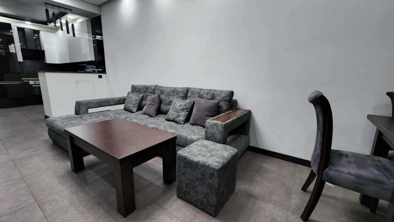 Luxuary 2Bedroom 2 Bathroom Apartment With Jacuzzi Ереван Екстериор снимка